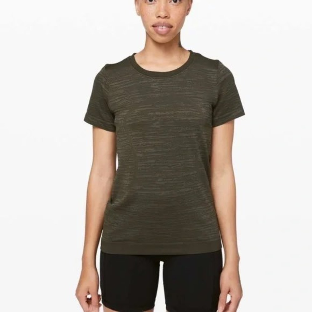 Lululemon Short Sleeve Relaxed Fit Swiftly Tech in Dark Olive Women's Size 8-10